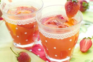 Lemoniada truskawkowa: orzeźwiający napój ze świeżych truskawek i rabarbaru