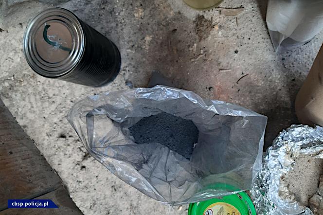Funkcjonariusze przejęli dziesiątki kilogramów materiałów wybuchowych