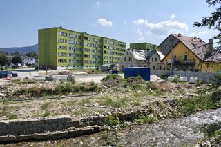 Pęknięta tama w Stroniu Śląskim. Co zmieniło się po 11 miesiącach? [ZDJĘCIA]