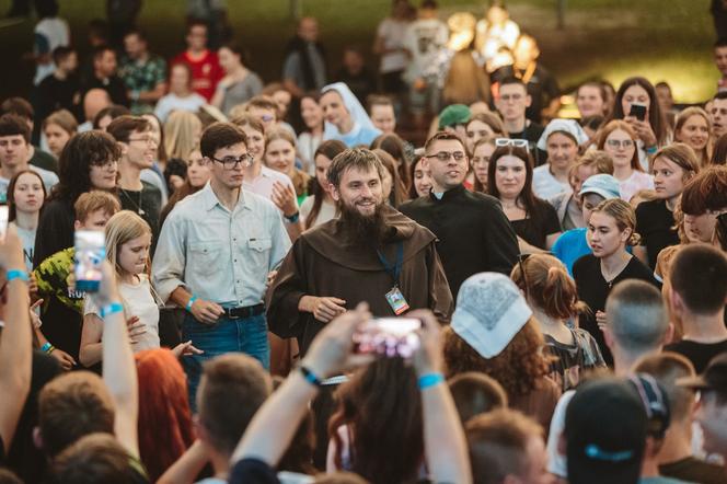 Festiwal Życia w Kokotku trwa. To chrześcijański Woodstock ZDJĘCIA 