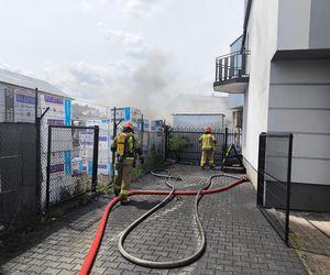 Pożar w centrum Tarnowa. Płonęło składowisko materiałów budowlanych