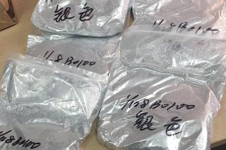 Celnicy przejęli paczkę z nielegalnym brokatem