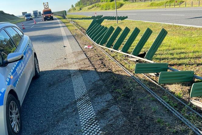Wypadek na autostradzie A1 w Nowych Marzach! Audi wjechało w barierki [ZDJĘCIA]