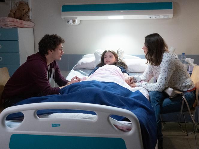 Na Wspólnej, odcinek 3283: Jaruś w ciężkim stanie w szpitalu będzie błagał Bergów, aby zabrali go od ojca pijaka! 