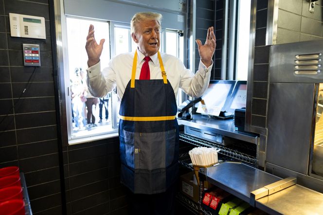 Donald Trump smażył frytki w McDonaldzie. "Zrobiłem to, bo Kamala Harris kłamie"