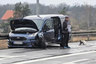 Kłody drewna spadły na samochody Poważny wypadek na DK11
