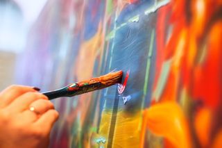 Najbrzydszy kolor świata. Kiedyś stosował go da Vinci, dziś pomaga walczyć z nałogami