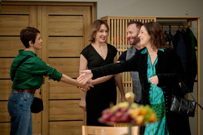 Na Wspólnej odc. 3865. Iga (Lidia Sadowa), Kuba (Przemysław Cypryański), Tamara (Agnieszka Bogdan), Kaja Kasprzyk (Alicja Kalinowska)