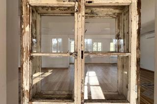 Wyremontowana zabytkowa leśniczówka i jej otoczenie