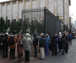 Warszawiacy szturmowali muzeum. Gigantyczne kolejki w ostatnim dniu wystawy obrazów Chełmońskiego