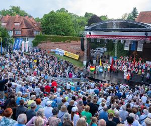 Dni Folkloru w Olsztynie 2025. Ulicami Starego Miasta przeszedł barwny korowód