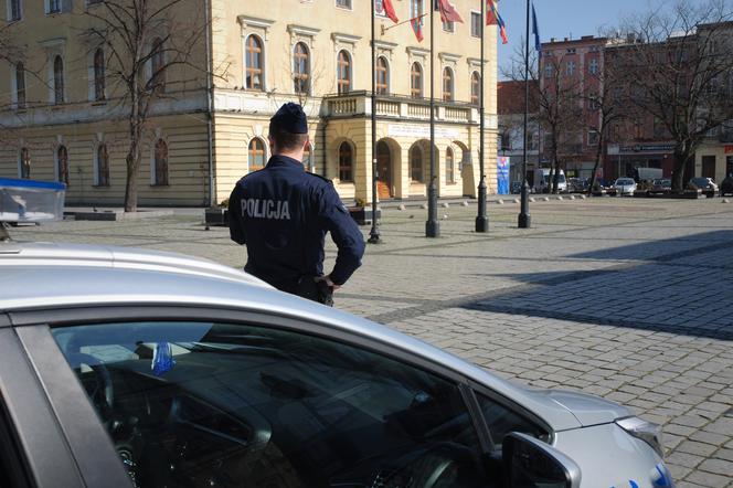 Ostrowscy i poznańscy policjanci na krotoszyńskich ulicach. Koronawirus zamknął komendę w Krotoszynie
