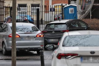 Ardanowski zaparkował jak na polu