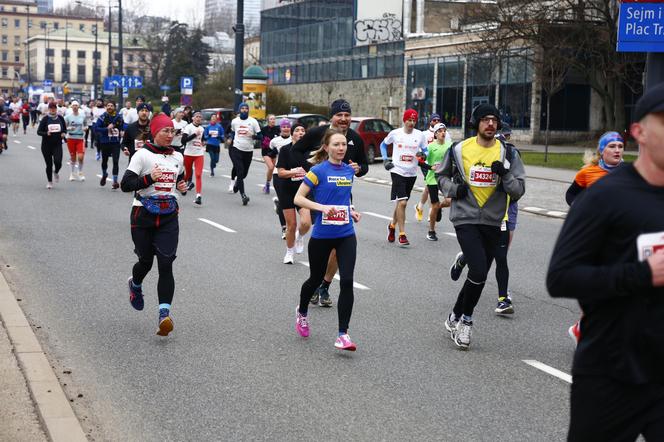 Bieg na Piątkę 2024, Warszawa - zdjęcia. Biegłeś? Szukaj się w galerii!