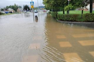 Jelenia Góra zalana. Pod wodą jest już 30 domostw, wiele dróg jest nieprzejezdnych 