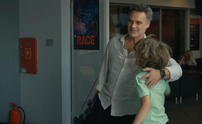 Barwy szczęścia. Karol (Jan Wieczorkowski), Grześ (Noah Culbreth)