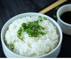 Zawsze gotuj ryż w taki sposób. Dzięki temu będzie puszysty i delikatny