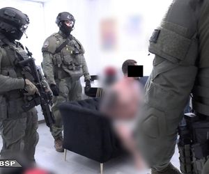 CBŚP rozbiło niebezpieczny gang z PIaseczna. 13 osób zatrzymanych