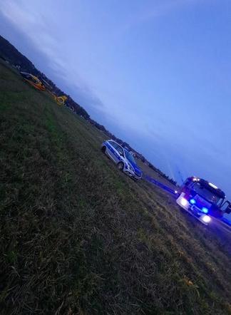 Śmiertelny wypadek podczas prac polowych. Nie żyje rolnik wciągnięty przez kombajn zbożowy