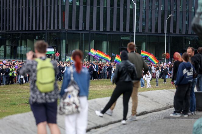 Marsz Równości w Katowicach 2025. Setki ludzi przeszło ulicami miasta. Były protesty