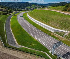  Tunele i estakady gotowe, gigantyczne skarpy porosły trawą - kiedy otwarcie?