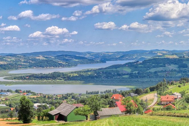 To jedna z najpiękniejszych małopolskich wsi. Kiedyś mieszkał w niej święty pustelnik