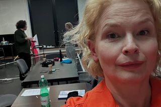 Dominika Ostałowska na próbach spektaklu w Teatrze Studio