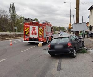 Młody mężczyzna NIE ŻYJE! Jego auto roztrzaskało się na słupie w Będzinie. Wstrząsające zdjęcia 