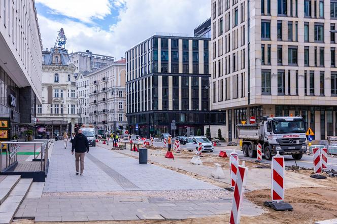 Parking podziemny pod placem Powstańców Warszawy w budowie