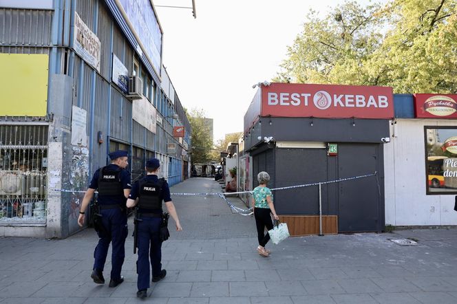 Pożar bazarku w Warszawie. Całkowicie spłonęło 12 budek sprzedażowych. "Przyczyny nie są znane"