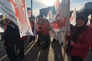 Protest w Katowicach. Tysiące związkowców na ulicach. Padły mocne słowa o „zbrodniczej ideologii”
