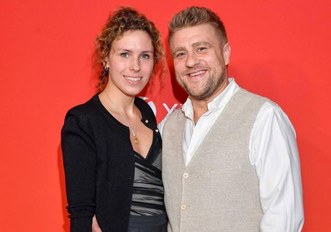 Żona Tomasza Jakubiaka ponownie w telewizji. Tak uczci pamięć zmarłego męża