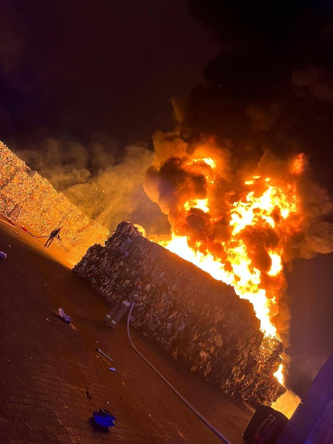 Potężny pożar tworzyw sztucznych w lubelskim 