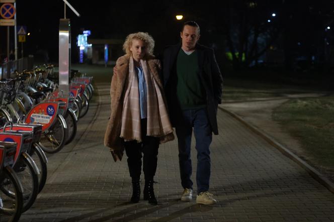 Na Wspólnej odc. 3461. Beata (Katarzyna Ptasińska), Emil (Piotr Ligienza)