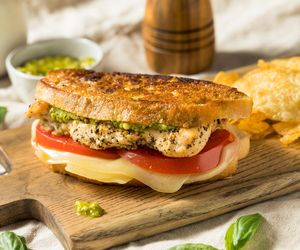 Ta kanapka to eksplozja smaków. Idealne połączenie w prostym wydaniu