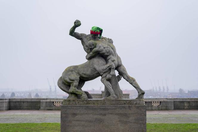 Szczecińskie pomniki już "poczuły" Boże Narodzenie