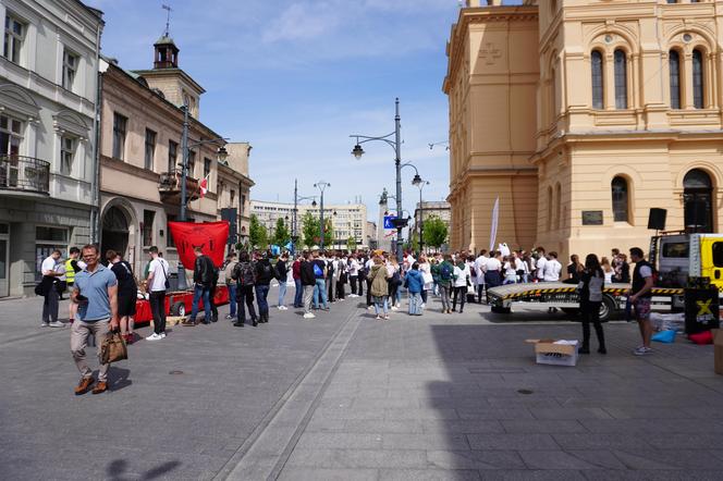 Pochód Juwenaliowy Łódzkich Uczelni. Studenci przejęli Łódź! [ZDJĘCIA]