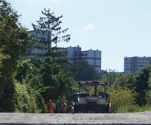 Na ulicę Wapienną wrócili drogowcy. Remont „nabiera” kształtu