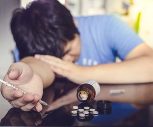 Przedawkowanie narkotyków - objawy i pierwsza pomoc