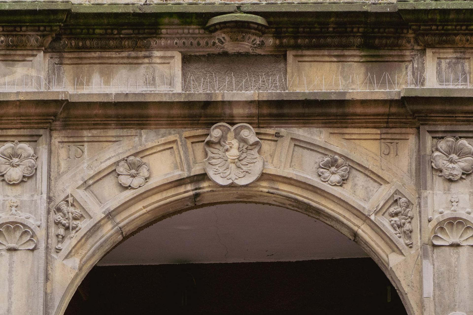 Renesansowy portal w bloku w Świdnicy