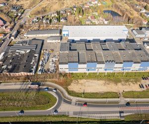 Biurowiec i magazyny wystawione na sprzedaż przez skarbówkę w Częstochowie. Kupisz je za drobniaki