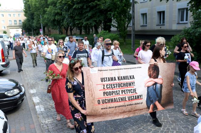 Pan Artur płakał w tracie białego marszu w Częstochowie. "Kamilek śni mi się po nocach"