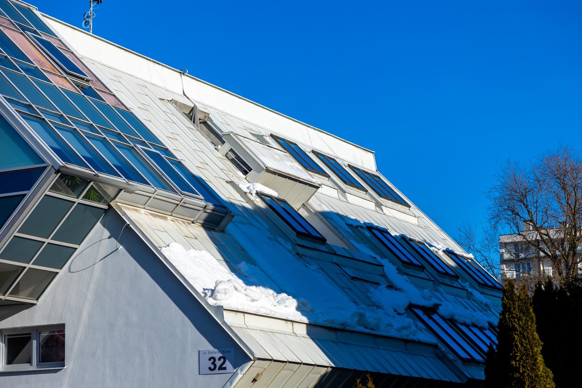 Przewrócony dom w Kielcach