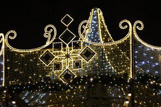 Świąteczna karuzela dołączyła do iluminacji bożonarodzeniowej w Lublinie