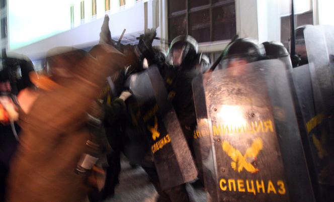 Wybory na Białorusi: Starcia z milicją w Mińsku. Setki ludzi trafiło do aresztu