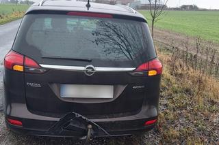 Doprowadził do karambolu na skrzyżowaniu. Kierowcom rozbitych aut powiedział, że się spieszy i uciekł 