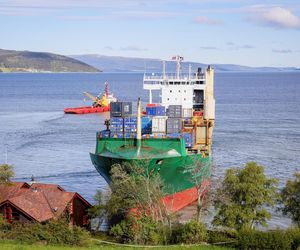 Norwegia. Kontenerowiec zszedł z kursu i niemal uderzył w dom. To surrealistyczne