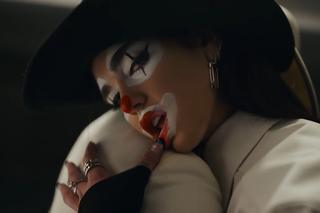 Dua Lipa została klaunem. Ta piosenka będzie hitem wakacji 2021!