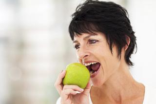 Dieta w okresie menopauzy. Co jeść, aby nie przytyć?