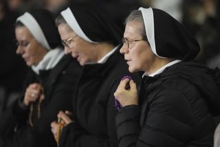 To ostatnie dni papieża Franciszka? Watykan szykuje się do pochówku. Żadnych urlopów